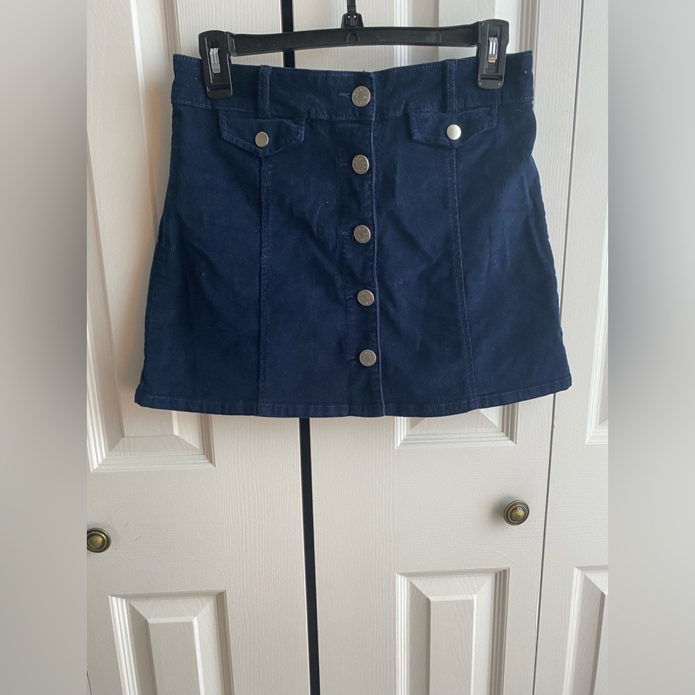 Cute corduroy skirt in Navy blue.